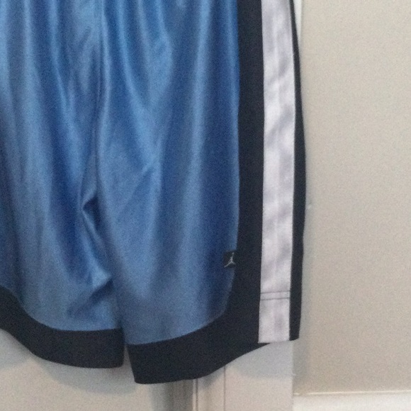 Boys Jordan Shorts - Picture 4 of 5